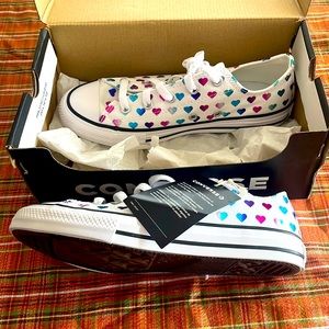 US 3 Youth converse with heart pattern